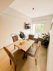 Pai Marcos y Julio Cesar Franco , Fernando De La Mora, セントラル・ヒーティング 00001, パラグアイ