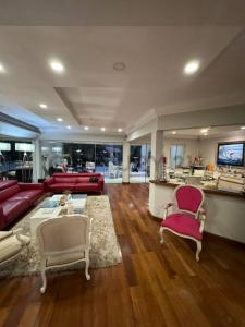 Prof. Dr. Francisco Fernandez , Mburucuyá, Asunción 00001, Paraguay