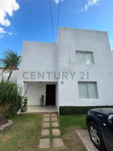 5to anillo norte entre radial 26 y 27 av Juan Pablo ii condominio Villa del milagro casa n 15, Norte, Santa Cruz 00001, Bolivia