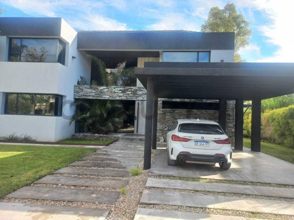 Mariano Castex - Saint Thomas Este 4640, Esteban Echeverría, GBA Sur 00001, Argentina