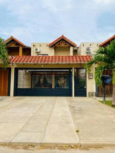 AV. ALEMANA ENTRE 7MO Y 8V0 ANILLO, LOS SAUCES , Norte, Santa Cruz 00001, Bolivia