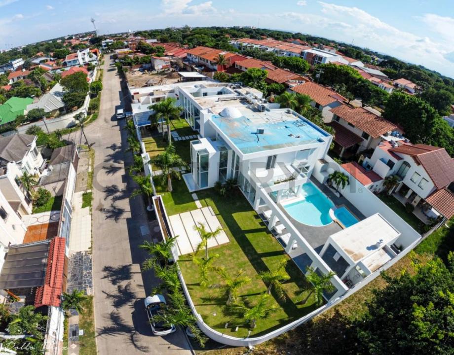 av pirai calle 4 hermanos , Oeste, Santa Cruz 00001, Bolivie