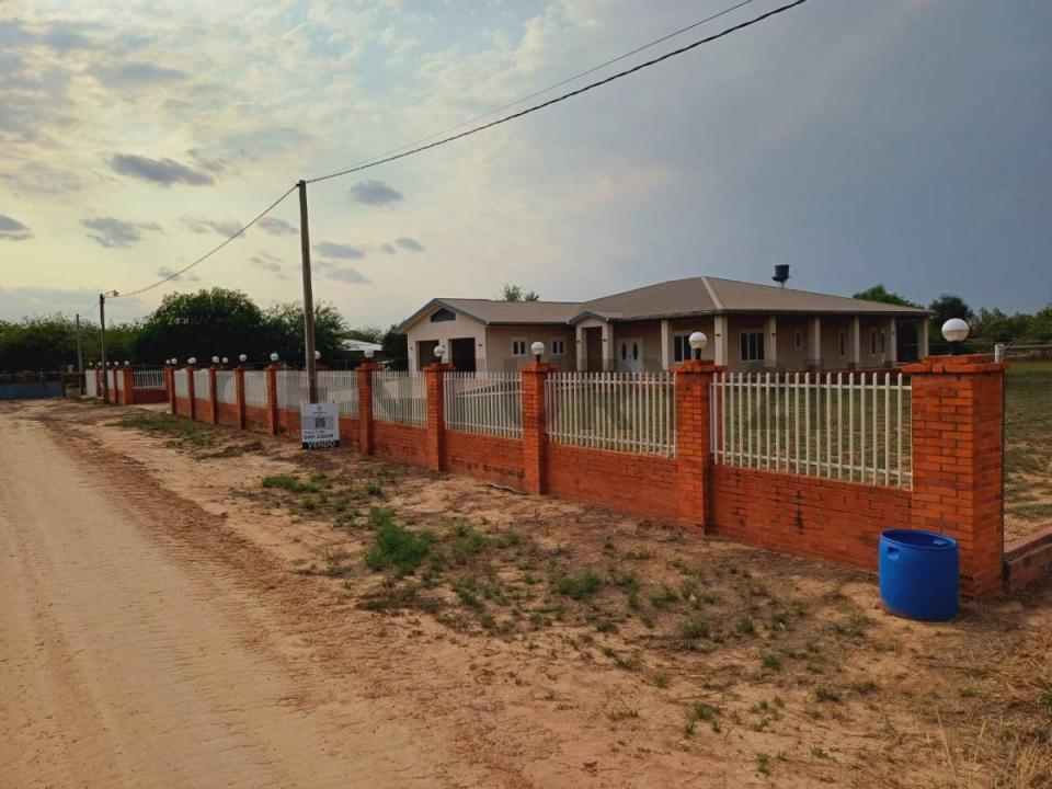 Calle montreal , Loma Plata, Boquerón 9370, パラグアイ