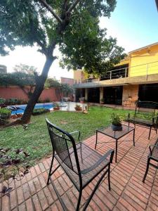 De la Residencia Nº.1138, Las Mercedes, Asunción 00001, Paraguay