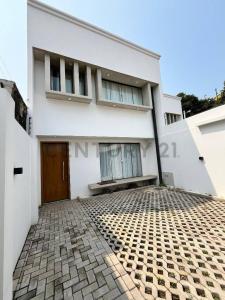 Calle Pascual Ramon y Lapacho , Loma Pytá, Asunción 00001, Paraguay