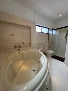 Av. Hirlanderia y AV. Los Bosques , Oeste, Santa Cruz 00001, Bolivia