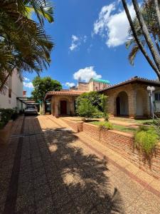 Las Perlas N° 4337 entre Guillermo Saravi y Choferes del Chaco , Recoleta, Asunción 00001, Paraguay