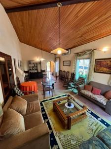 Las Perlas N° 4337 entre Guillermo Saravi y Choferes del Chaco , Recoleta, Asunción 00001, Paraguay