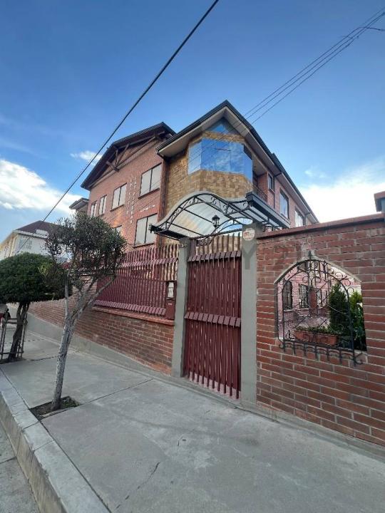 Edificio Las Piedras, Av The Stronguest , La Paz, La Paz 00001, Bolivia