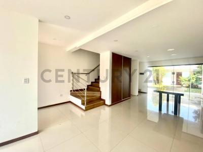 Calle Francisco Bernachi 3225, Oeste, Santa Cruz 00001, Bolivia