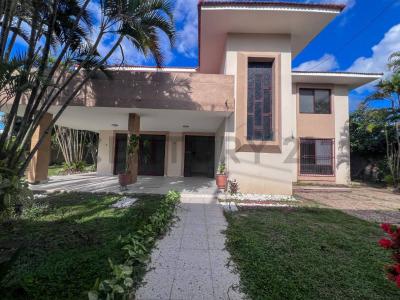 Santos Dumont Calle Remanso 10, Sur, Santa Cruz 00001, Bolivia