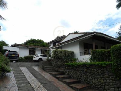 Calle 15 # 107A - CASA # 7 , Cali, Valle Del Cauca 00001, Colombia