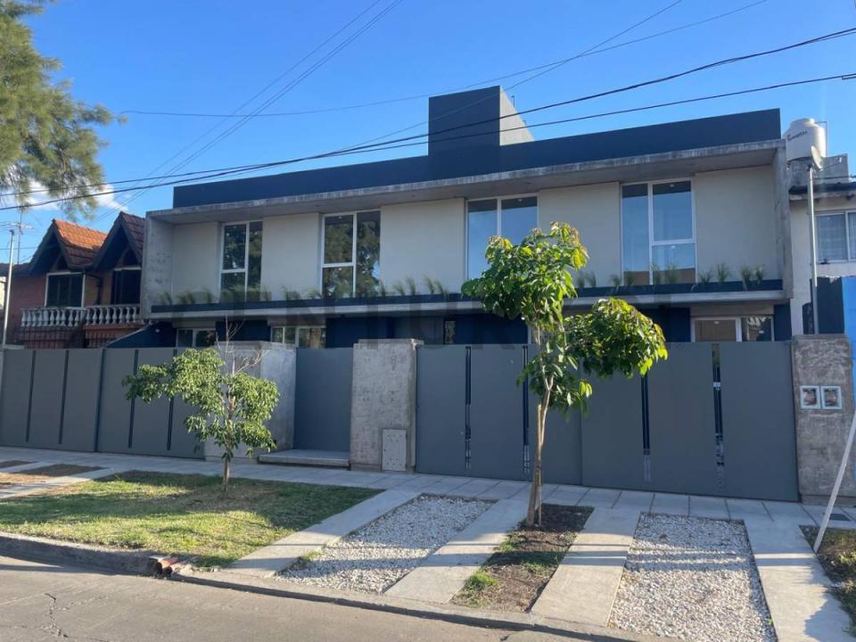 TREINTA Y TRES ORIENTALES 100, Ituzaingó, GBA Oeste 00001, Argentina