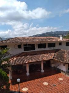 Calle Maracaibo quinta Blanquizal, Caracas, Miranda 00001, Venezuela