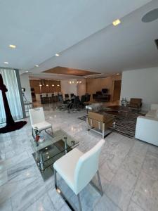 Avenida San Felipe Edificio 756, Caracas, Miranda 1060, Venezuela