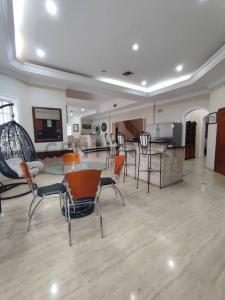 avenida octavio camejo urbanización las villas, Lechería, Anzoategui 6016, Venezuela