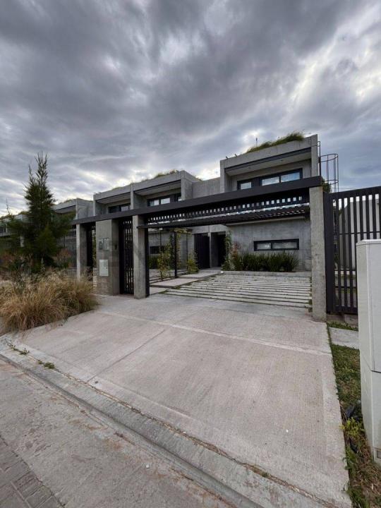 501 y 133 , La Plata, GBA Sur 00001, Argentina