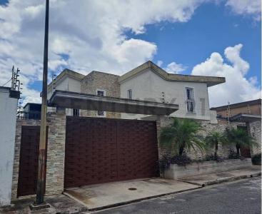 Principal de la Urbanización Club de Campo 8, San Antonio De Los Altos, Miranda 1204, Venezuela