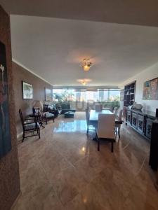 Residencias El Emperador Piso 10, Valencia, Carabobo 2001, Venezuela