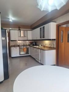 Residencias El Emperador Piso 10, Valencia, Carabobo 2001, Venezuela