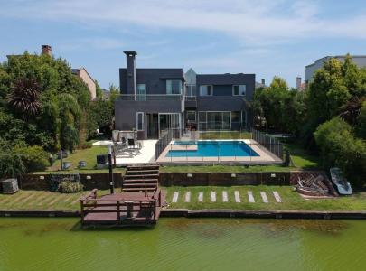 Av Caseros 1750, Quilmes, GBA Sur 00001, Argentina