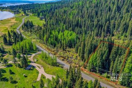 2315 W Mountain Road, Donnelly, Idaho 83615, USA