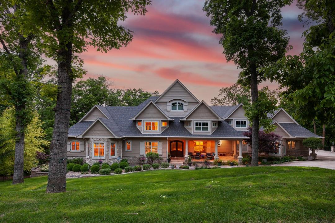 12993 Oak Brook Drive, Urbandale, Iowa 50323