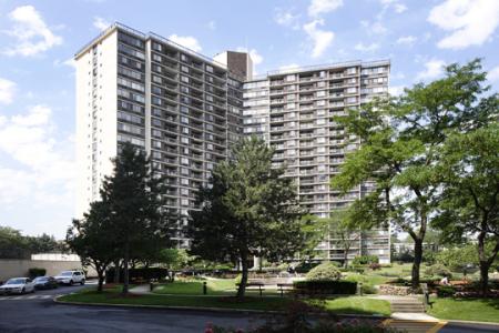 2 Bay Club Drive 17-d, Bayside, New York 11360