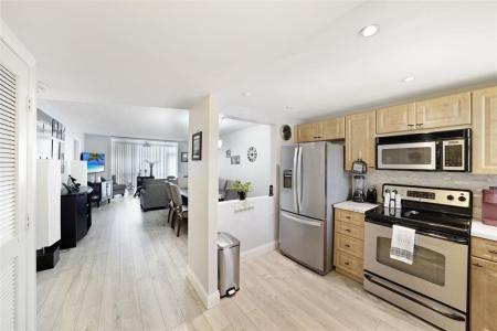 8880 Sunrise Lakes Boulevard 103, Sunrise, פלורידה 33322, ארצות הברית של אמריקה