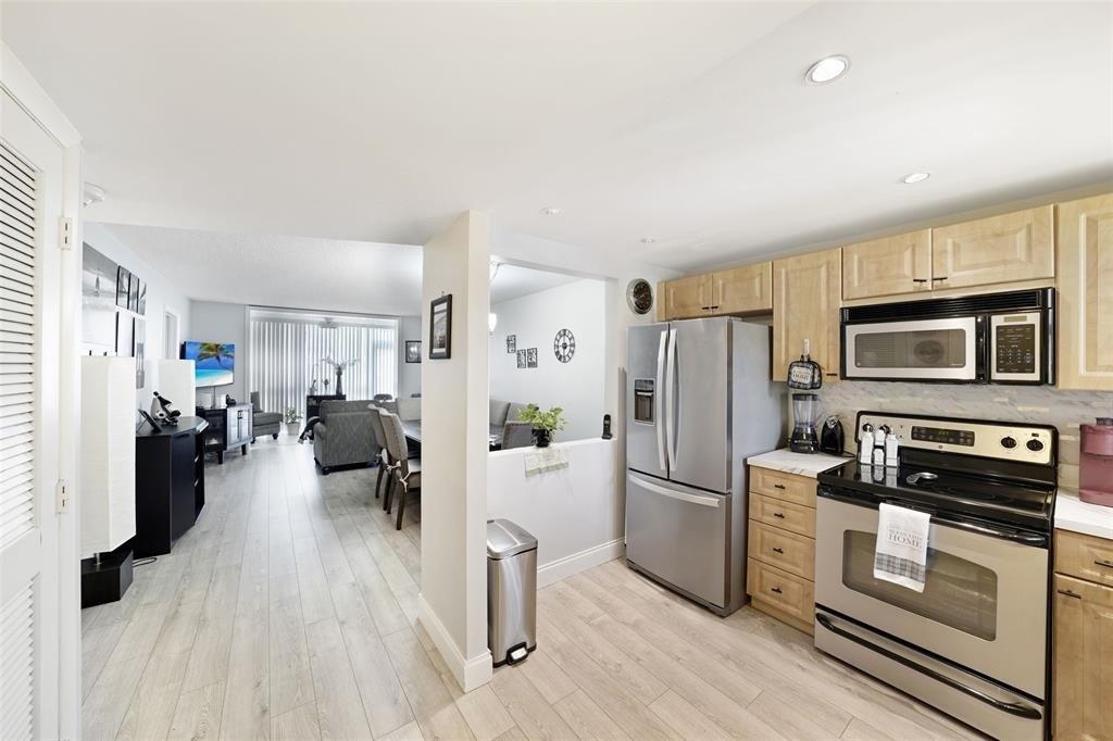 8880 Sunrise Lakes Boulevard 103, Sunrise, פלורידה 33322, ארצות הברית של אמריקה