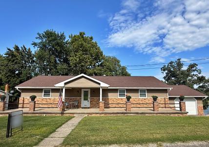 2124 Lakeview Drive, Washington, Indiana 47501, USA