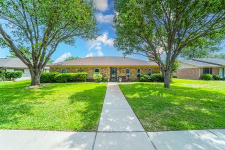 2138 Wellington Drive, Grand Prairie, Texas 75051