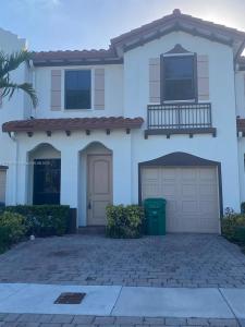 Miami, Florida 33187, USA