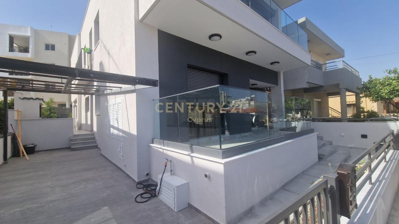 Mesa Geitonia, Cyprus