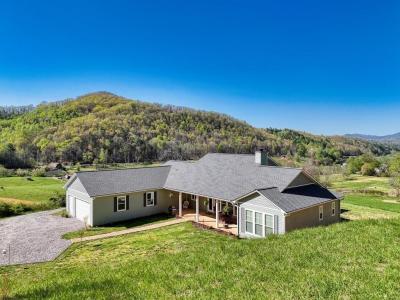 1735 Downings Creek Road, Hayesville, North Carolina 29804