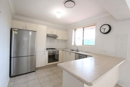 16 Sandover Court, Wattle Grove, NSW 2173, Australia