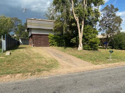 10 Barraclough Crescent, Moranbah, QLD 4744, 澳洲