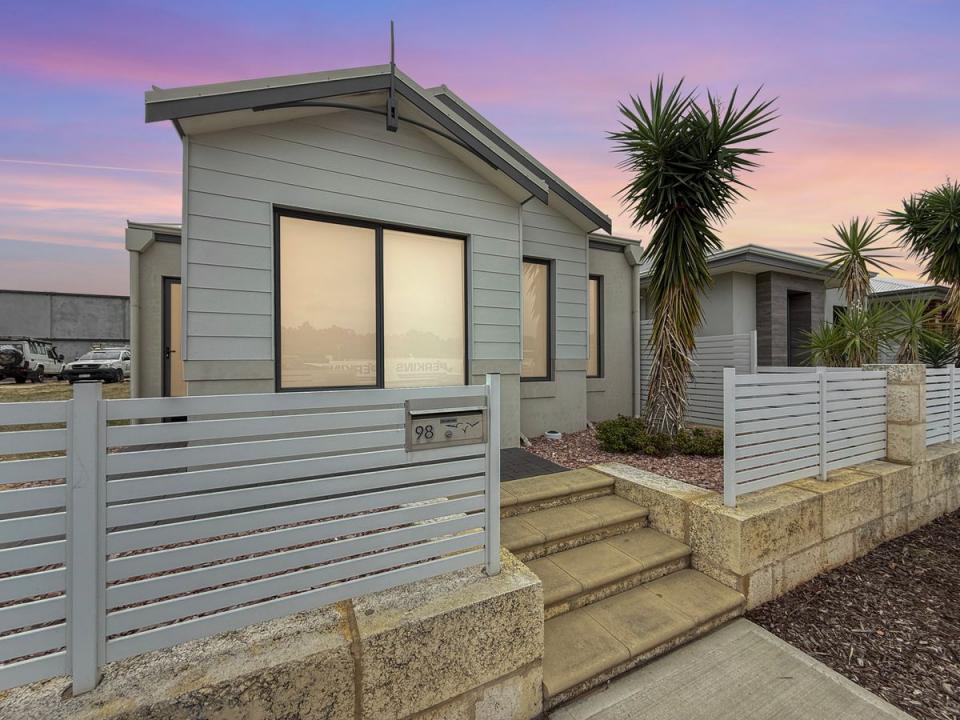 98 Tiffany Centre, Dalyellup, WA 6230, Australia