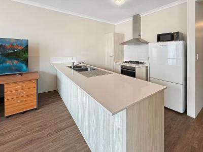 98 Tiffany Centre, Dalyellup, WA 6230, Australia