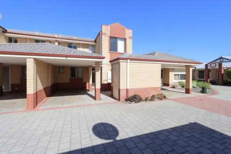 11/4 Marlo Place, Waikiki, WA 6169, Australia