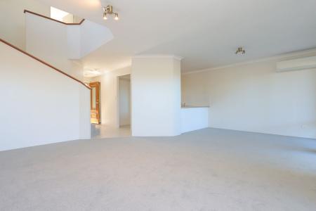 11/4 Marlo Place, Waikiki, WA 6169, Australia