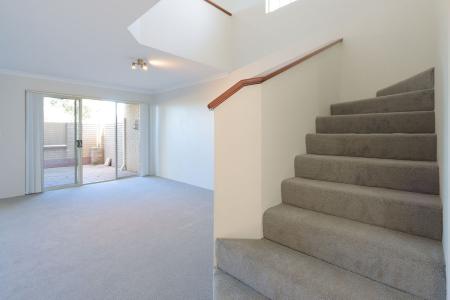 11/4 Marlo Place, Waikiki, WA 6169, Australia