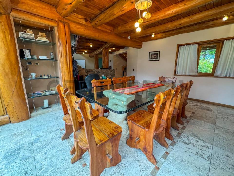 Antilhue 228, Villa La Angostura, Neuquén 8407, Argentina