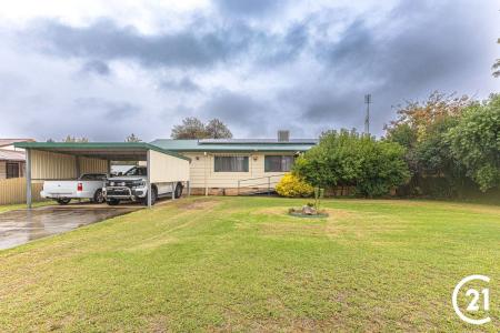 25 Young Street, Forbes, NSW 2871, Australia