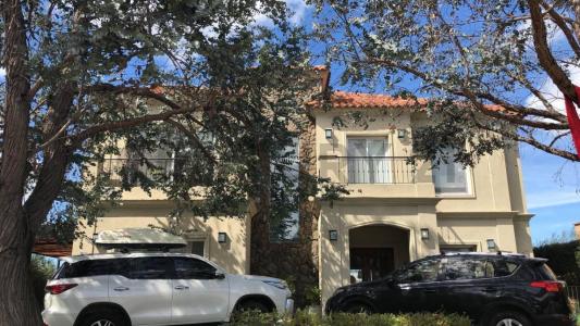 Dean Funes 2001, Tigre, GBA Norte 1622, Argentina