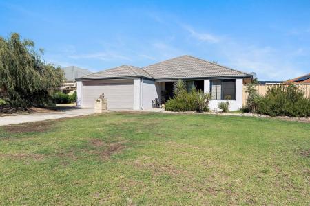 11 Chamberlain Street, Gosnells, WA 6110, Australia