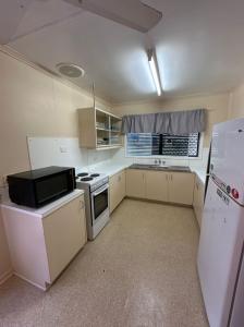 8 Laver Street, Moranbah, QLD 4744, Australia