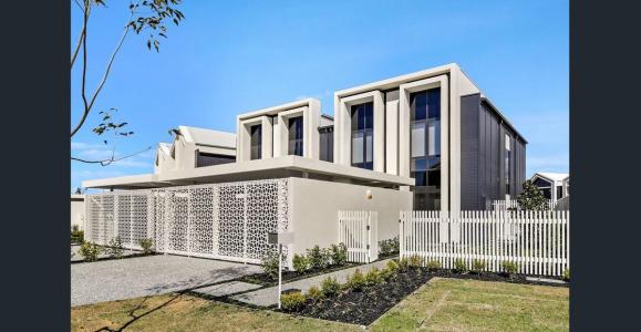 11 Sanctuary Court, Mermaid Waters, QLD 4218, Australia