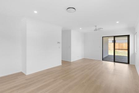 64 Woodland Drive, Southside, QLD 4570, Austrália