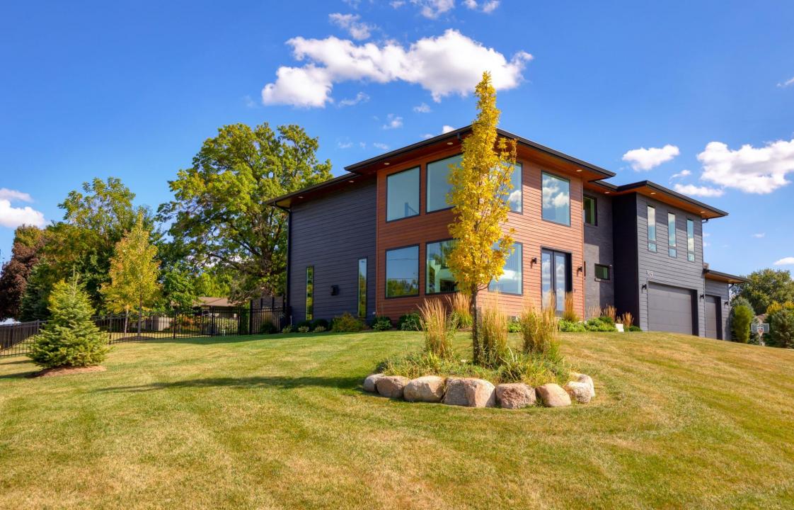 989 65th Street, West Des Moines, Iowa 50266